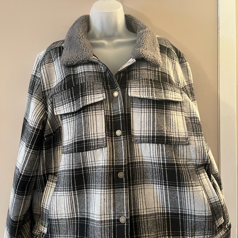 Noble U Black and Gray Teddy Jacket with Bold Plaid Pattern